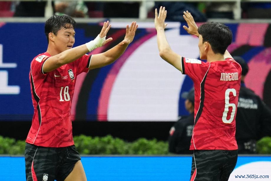 [图]天下杯：黄仁范传射吴贤揆制胜球 韩国2-1逆转捷克AG真人2026世界杯中国官网
